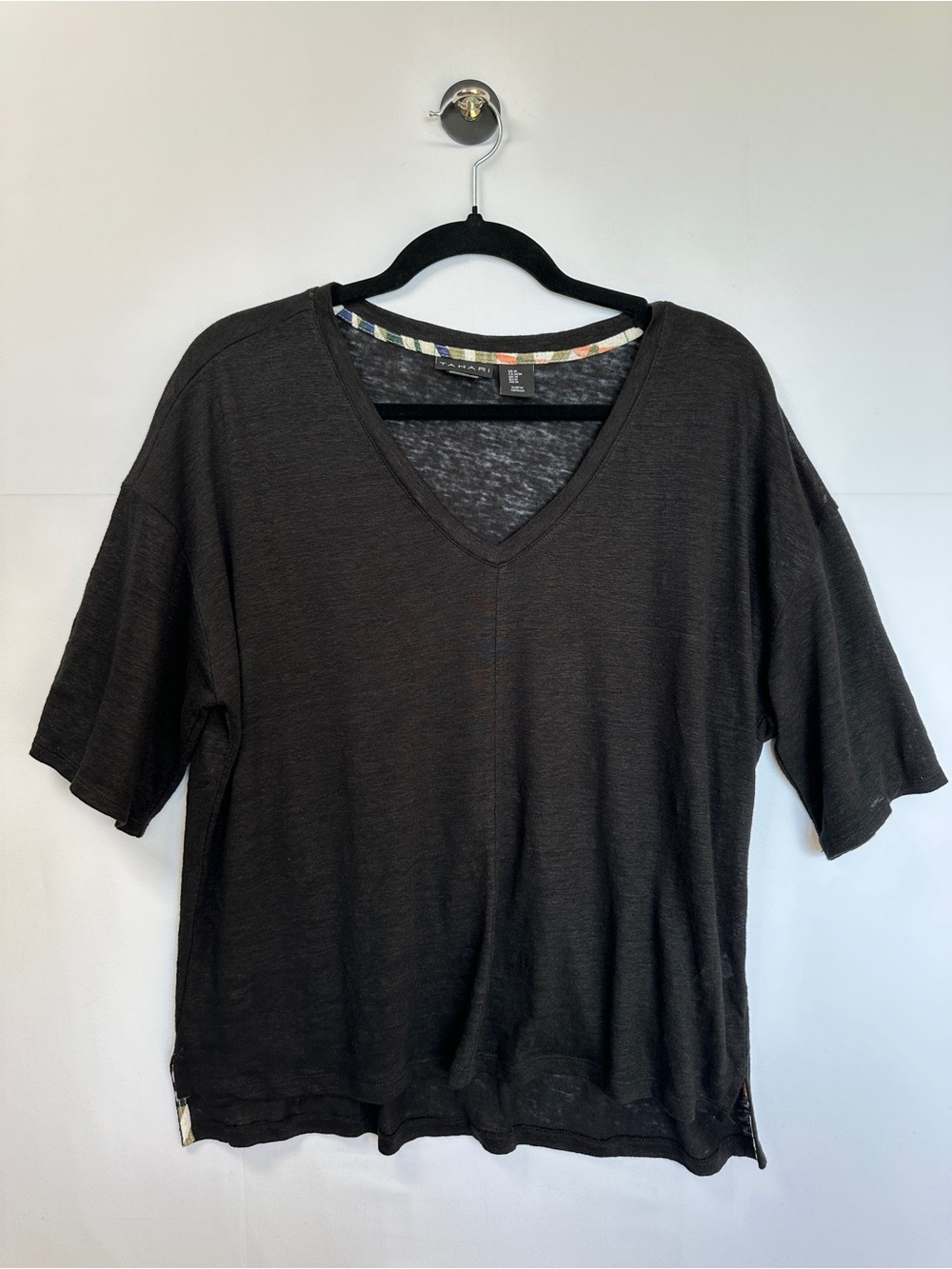 Tahari 100% Linen Relaxed Fit Short Sleeve V-Neck Blouse Black M